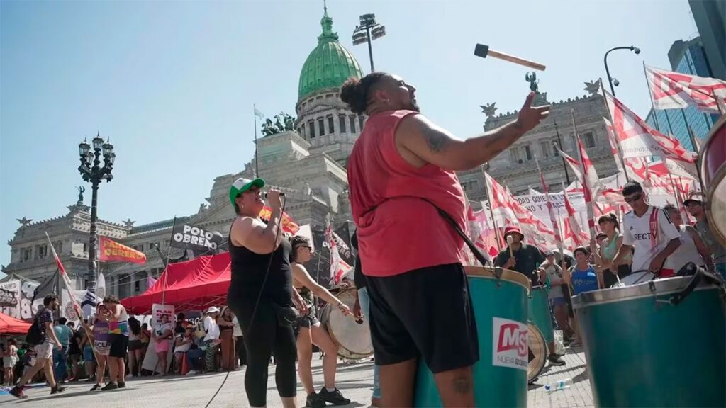 ley-mnibus-protestas-473811-180733
