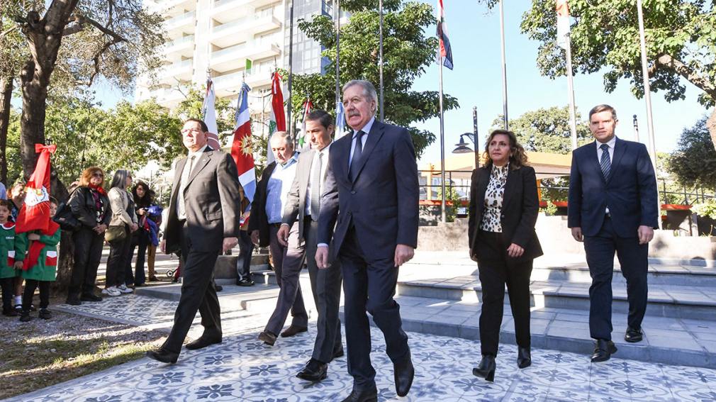 1010x567_acto-78-aniversario-siria-480611-112611