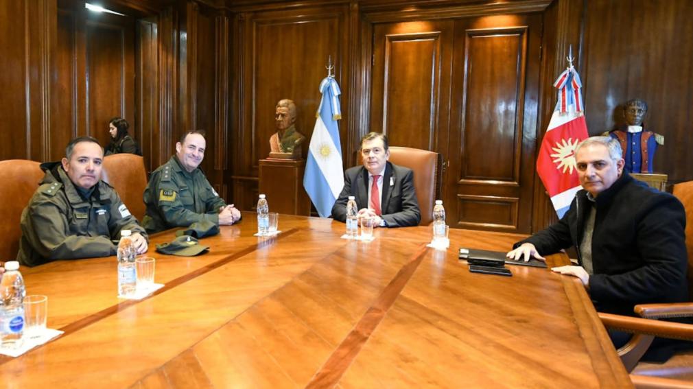 MILITARES