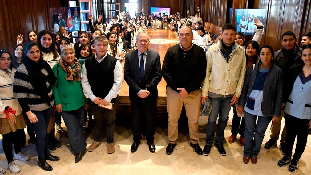 1010x567_alumnos-casa-gobierno-492589-142151