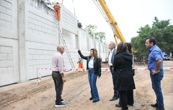 Intendente-supervisa-obra-cementerio-1-700x445