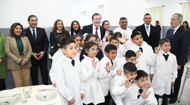 Intendente-Gobernador-escuela-Gorostiaga-800x445