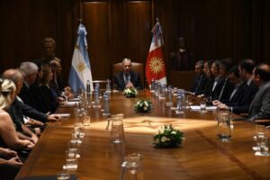 Eliasconsejoeconomico0-768x512
