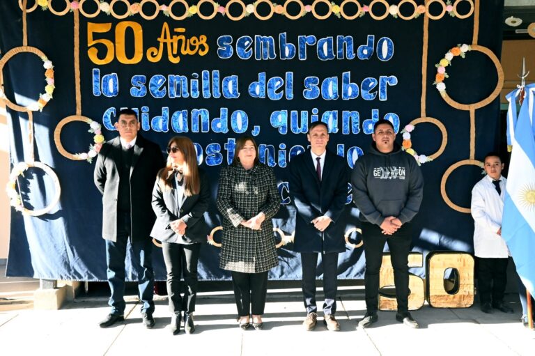 Araujoaniversraioescuela-768x511