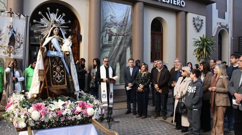 visita-Virgen-del-Carmen-a-la-Municipalidad-800x445