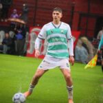 Felipe Obradovich controla la pelota durante el triunfo de Ferro. Foto: Agencia NA (@FerroOficial).