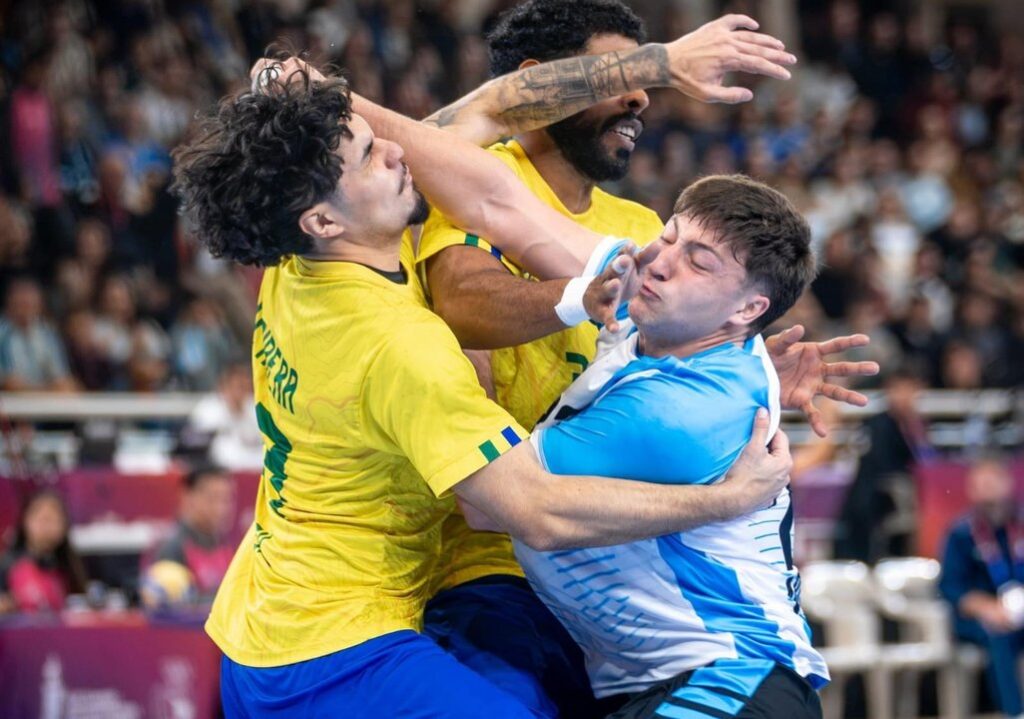 Argentina venció a Brasil en handball. Foto: Agencia NA (@albicelesteilu).