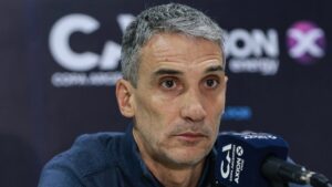 Vojvoda, la cara de la derrota de un Racing que no deja de hacer papelones. Foto: Agencia NA (redes)