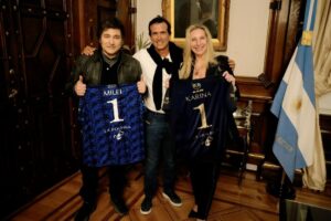 Adolfo Cambiaso junto a Javier Milei y su hermana Karina. Foto: Agencia NA (Presidencia de la Nación/archivo)