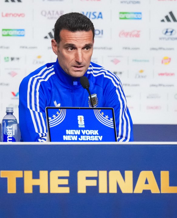 Lionel Scaloni solo mantiene una incógnita en el 11 titular. Foto: Xinhua